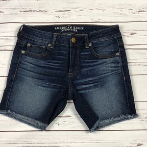 American Eagle boy midi stretch Shorts.